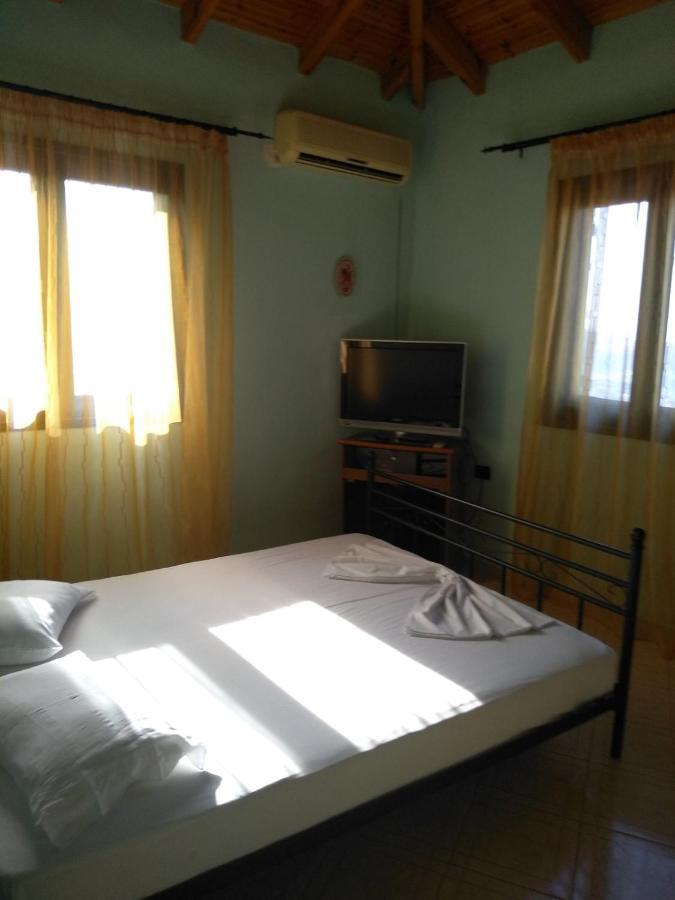 Janis Castle Apartment Himare Exteriör bild